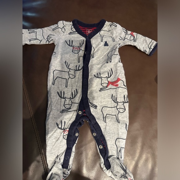 Newborn to 3 month baby boy outfits and onesies - Picture 6 of 14